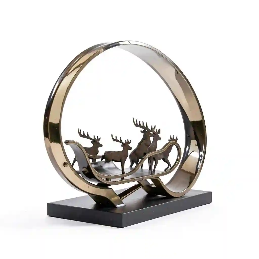 Sleigh_In_Flight_Sculpture