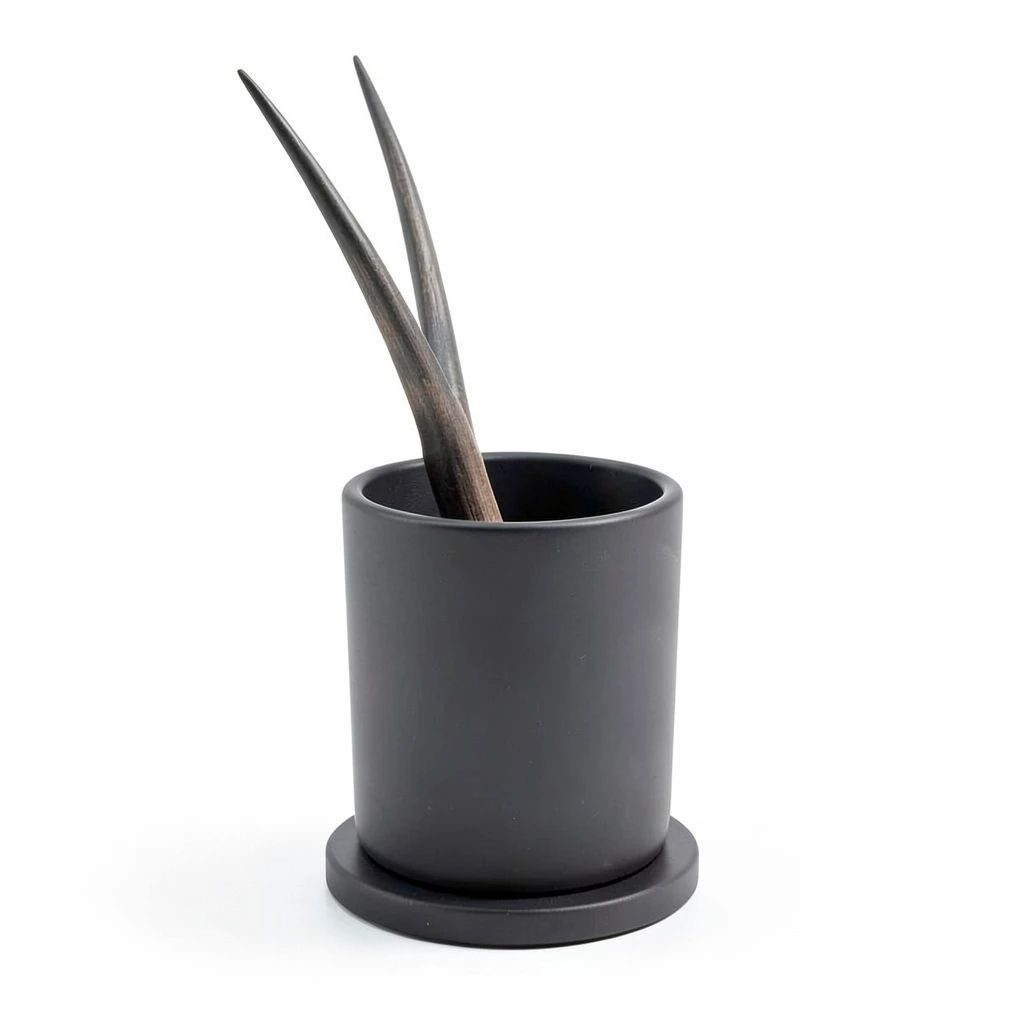 Oryx_Horn_Modern_Planter_002.webp