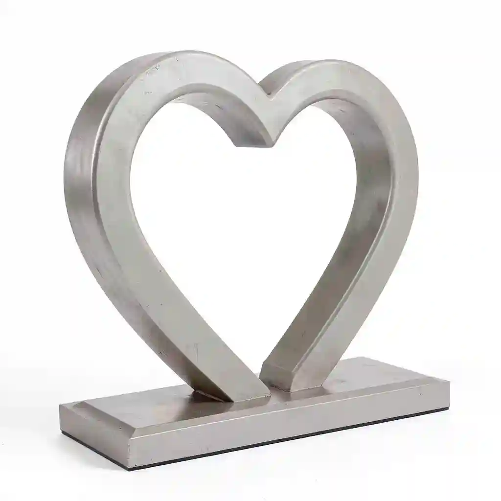 Heart_Archway_Sculpture_002.webp