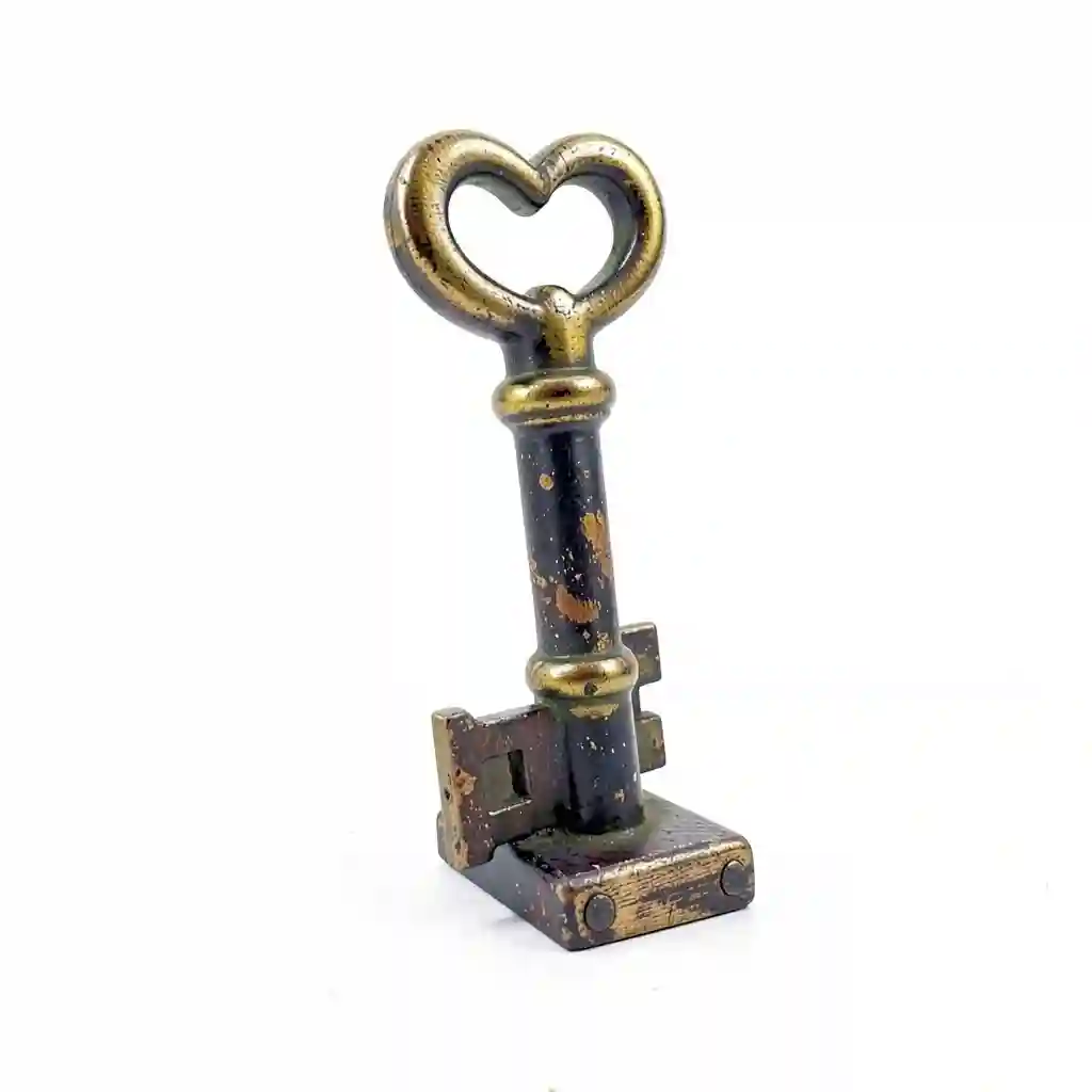 Love_Key_Sculpture_Form_002.webp
