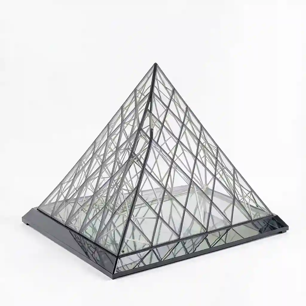 Louvre_Pyramid_002.webp